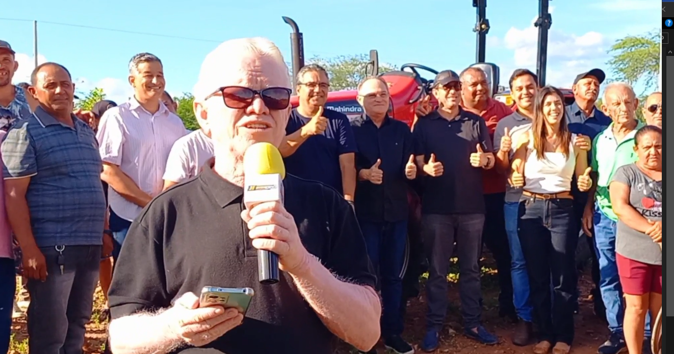 O deputado federal Gervásio Maia realizou, nesta semana, a entrega de um trator agrícola equipado com grade aradora, plantadeira e carroção para agricultores da comunidade Sítio Jundiá, no município de Taperoá. A ação tem como objetivo fortalecer a agricultura familiar e melhorar as condições de trabalho dos produtores rurais da localidade.