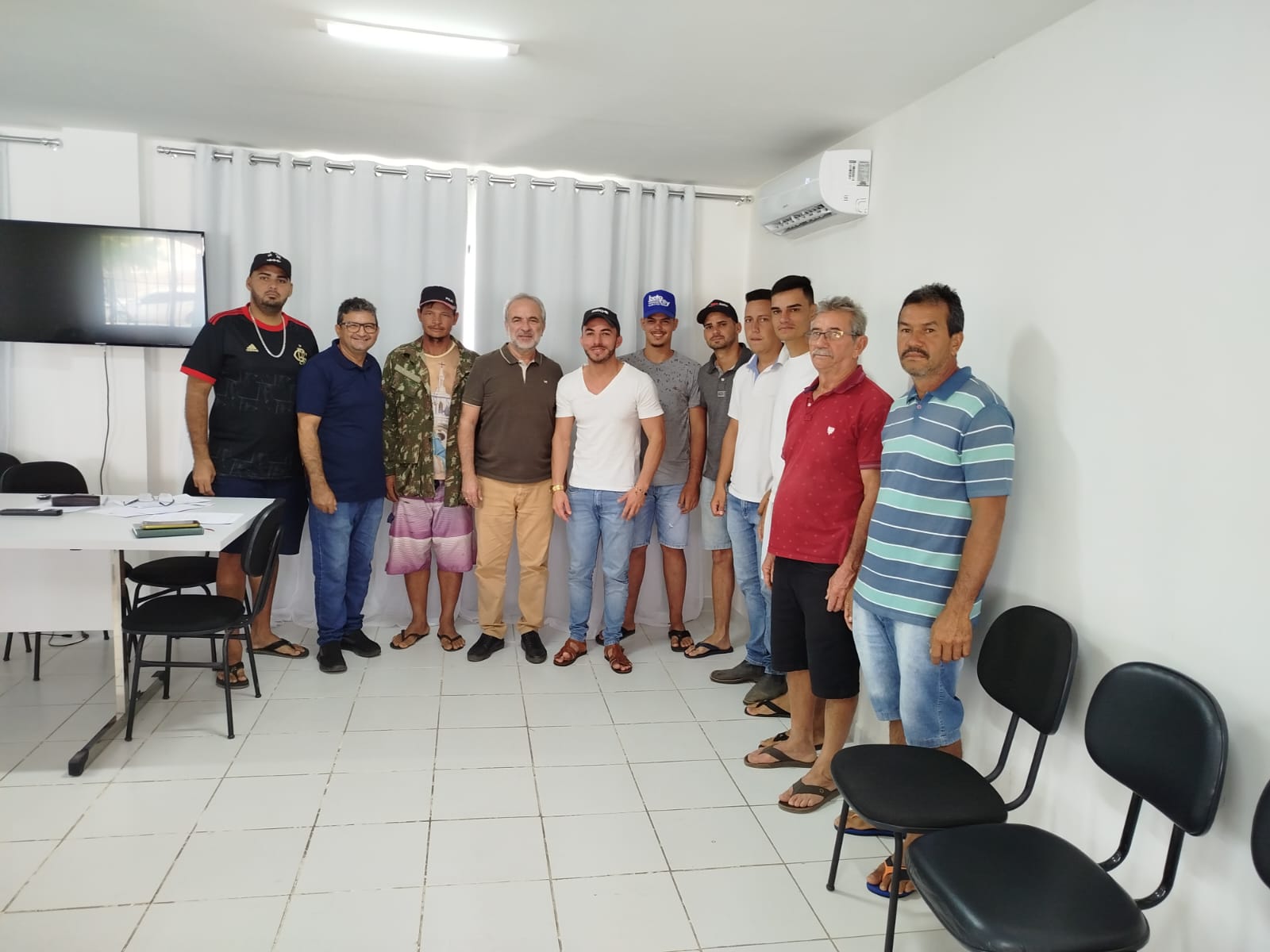 PREFEITURA DE TAPEROÁ REFORÇA ABASTECIMENTO DA CIDADE COM CARROS PIPAS.